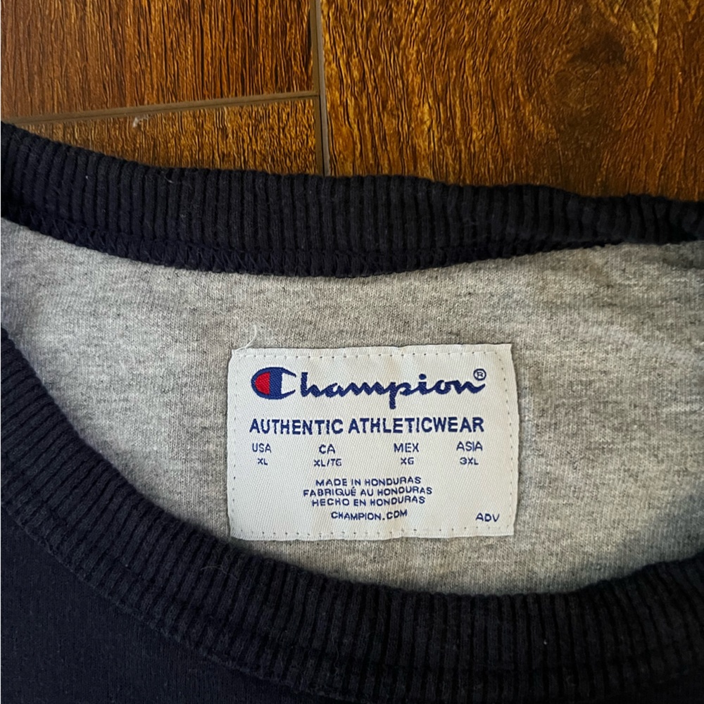CHAMPION CREWNECK - Picture 3 of 3